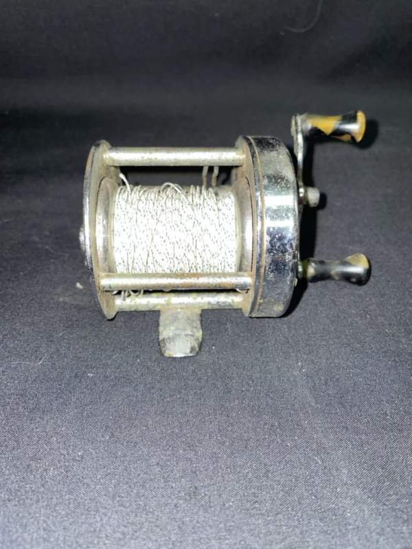 Vintage Shakespeare #1924 Fishing reel direct drive - Storage Discoveries